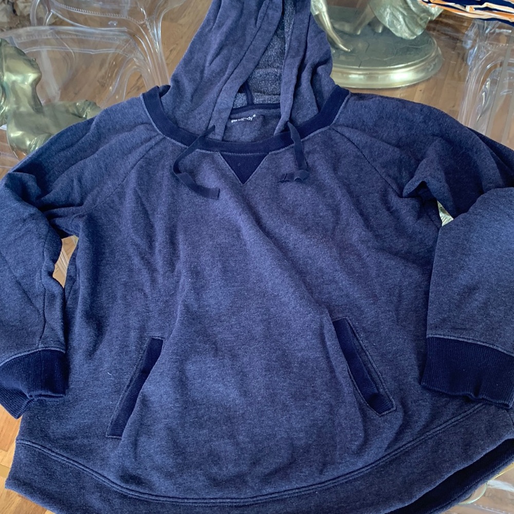 GAP sweater/ color navy blue